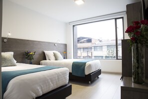 Standaard Twin kamer | Een kluis op de kamer, een strijkplank/strijkijzer