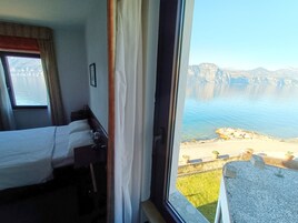 Panoramic Double Room | Hypo-allergenic bedding, down comforters, in-room safe, desk