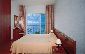 Doppelzimmer | Zimmersafe, Schreibtisch, schallisolierte Zimmer, Babybetten