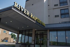 Property entrance - River Rapids Inn (Niagara Falls)