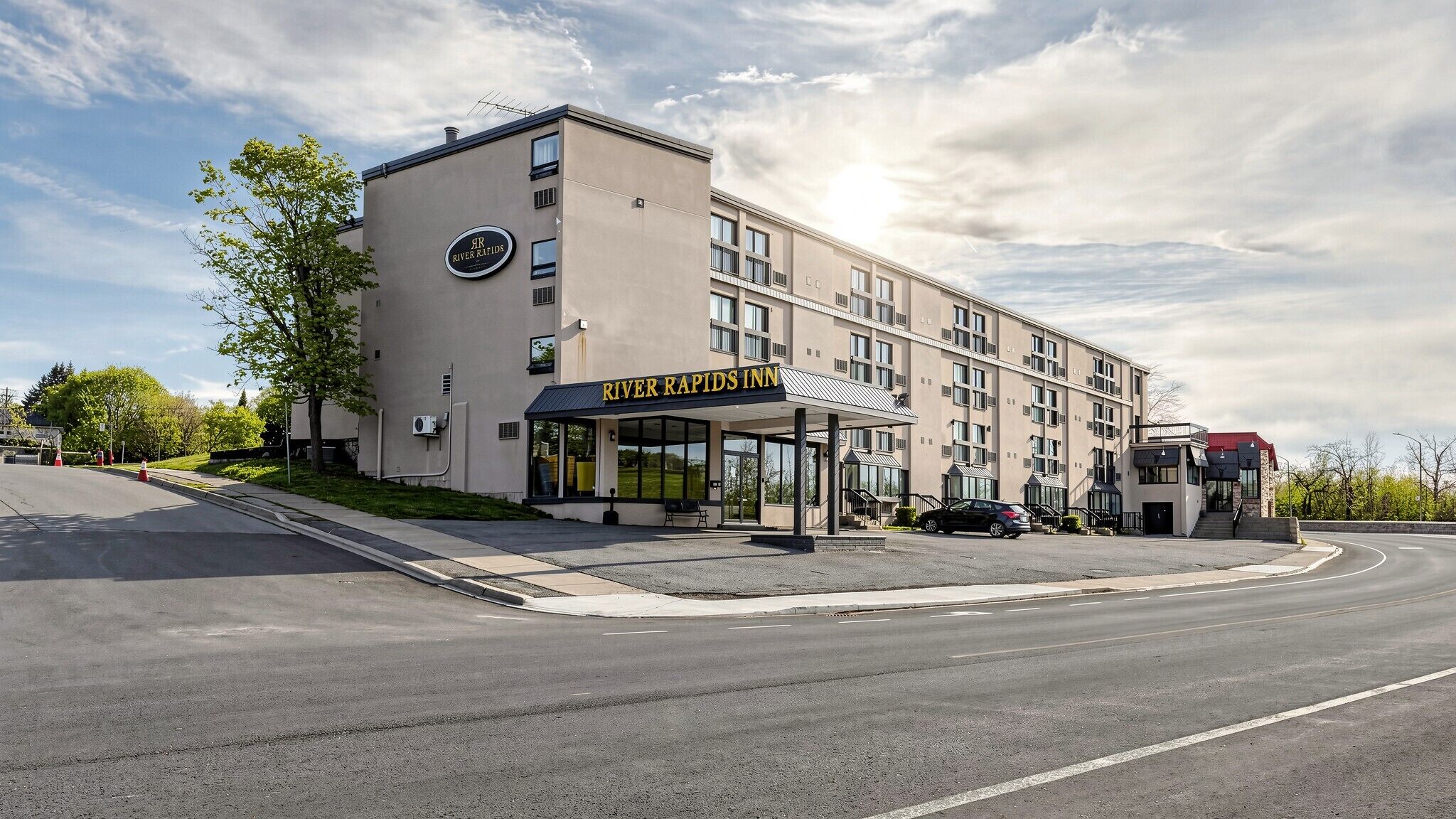 Photo - River Rapids Inn