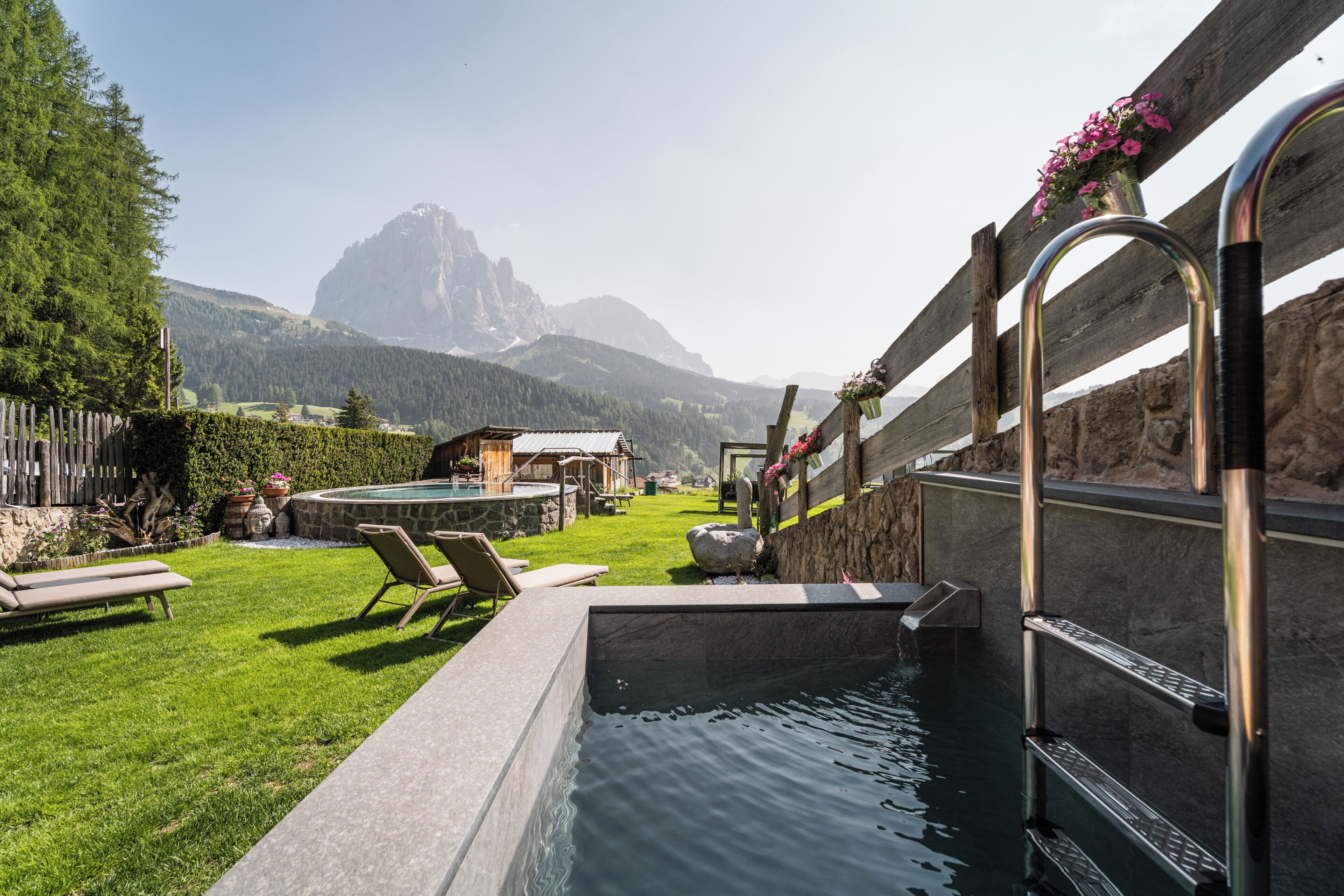 sauna, hot tub, steam room, body treatments, aromatherapy