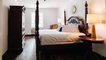 デラックス ルーム キングベッド 1 台 禁煙 | 高級寝具、セーフティボックス (室内)、デスク、アイロン / アイロン台