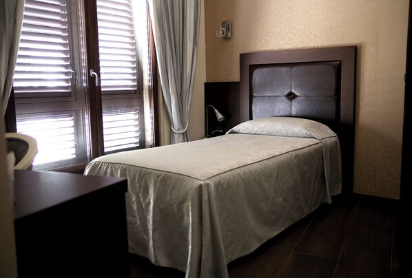 Unclassified image, 1 of 34, button - Oxford Hotel (Tirana)