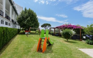 Children's play area - outdoor - Hotel La Terraza (Sanxenxo)