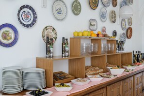 Daily buffet breakfast (EUR 5 per person) - Hotel La Terraza (Sanxenxo)