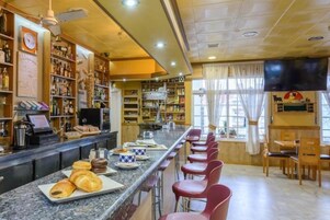 Se sirven desayunos y almuerzos