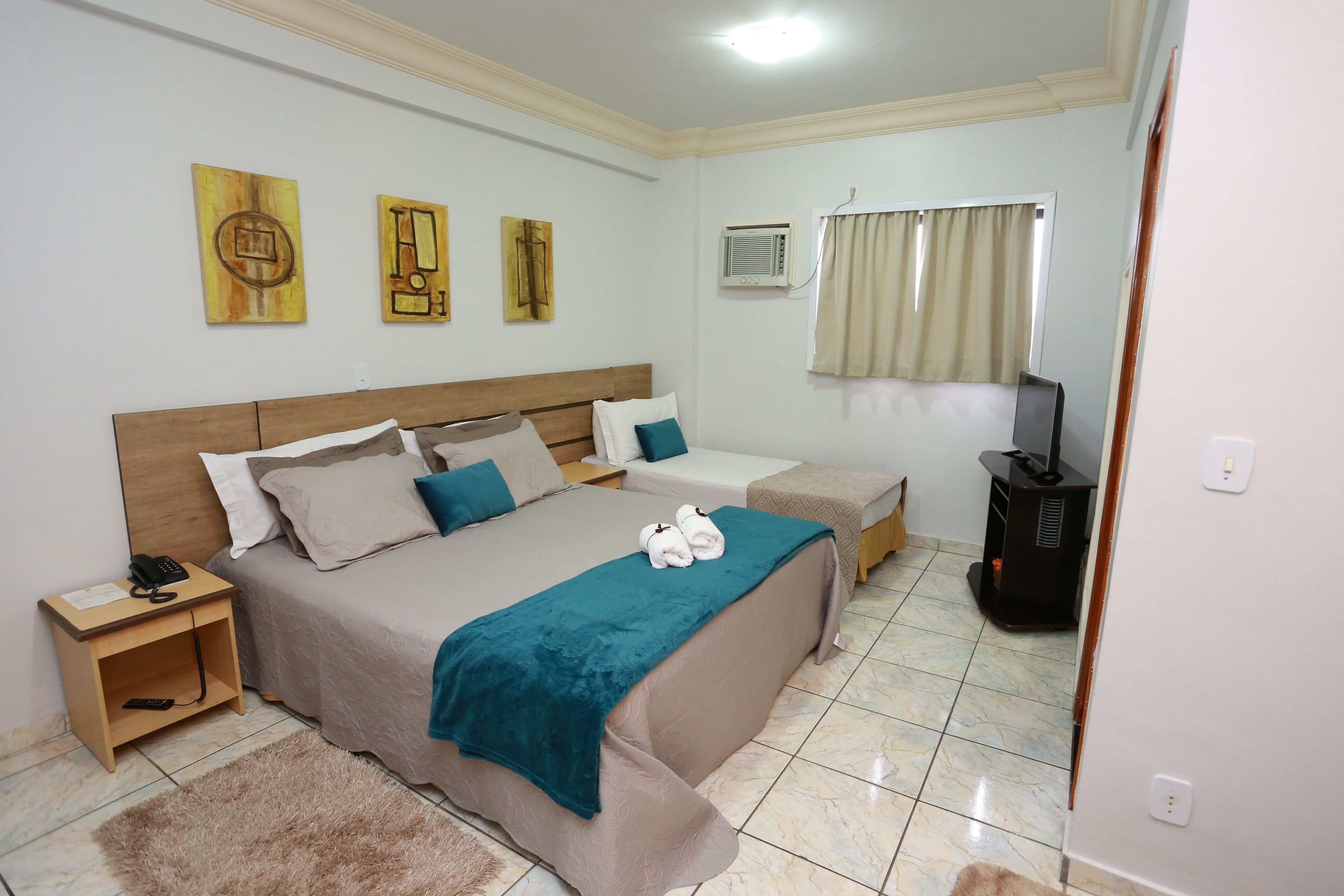 Minibar, cortinas blackout, wifi gratis y ropa de cama 