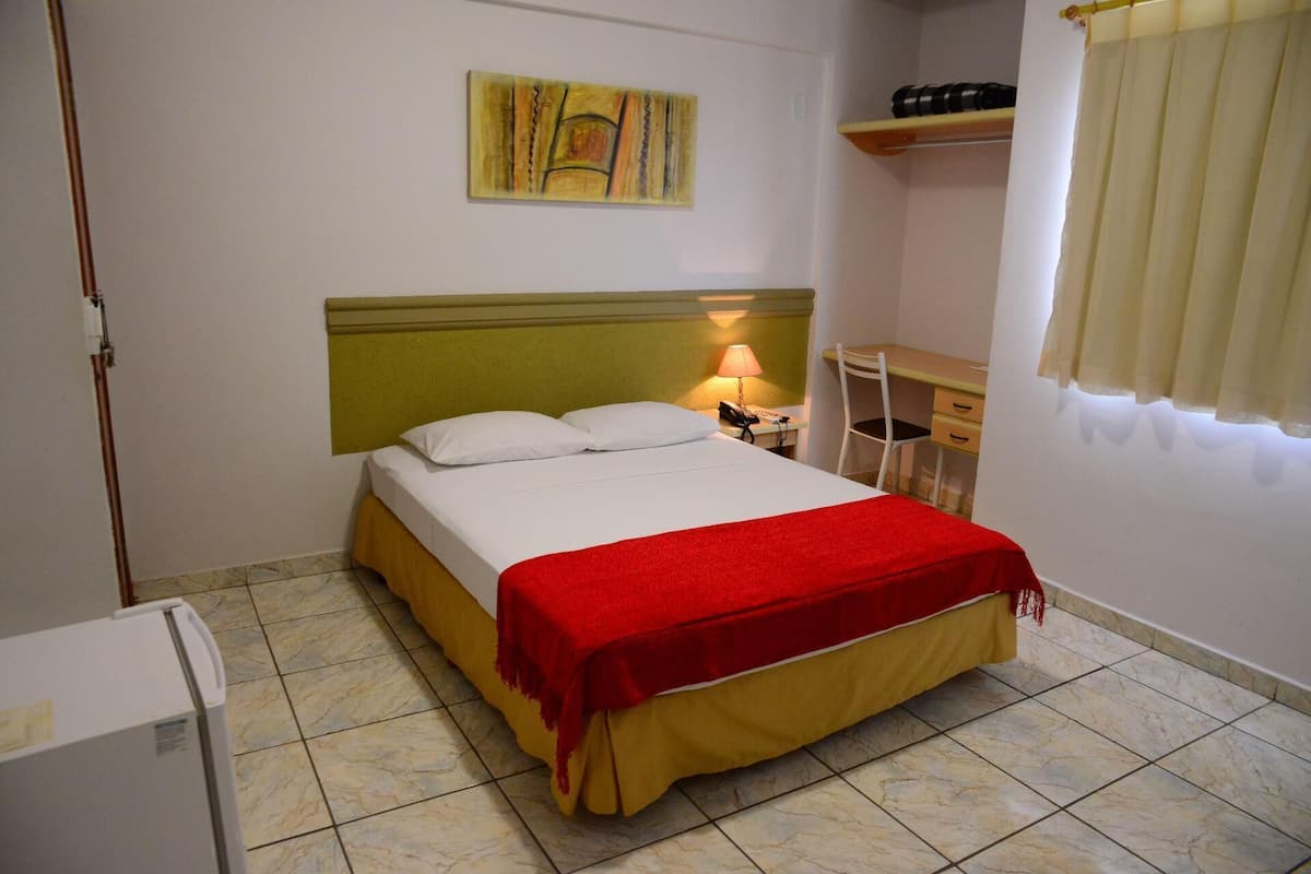 Minibar, cortinas blackout, wifi gratis y ropa de cama
