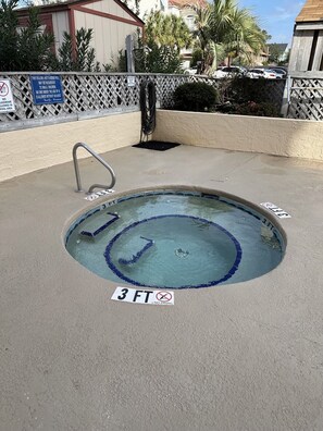 Seasonal outdoor pool - Ocean Villas Beach Resort (Myrtle Beach)