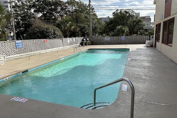 Außenpool (je nach Saison geöffnet)