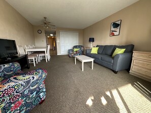 TV, DVD player - Ocean Villas Beach Resort (Myrtle Beach)