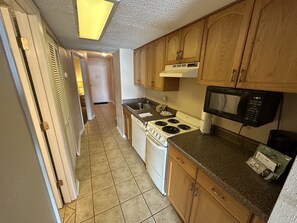 Full-sized fridge, microwave, oven, stovetop - Ocean Villas Beach Resort (Myrtle Beach)