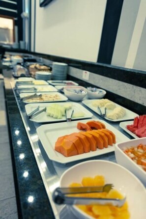 Free daily buffet breakfast - Hotel Executive Arapongas (Arapongas)
