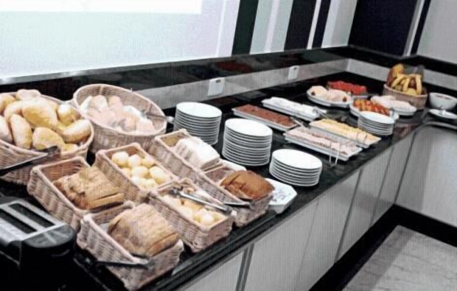 breakfast, lunch and dinner served