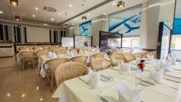 Café da manhã, almoço e jantar