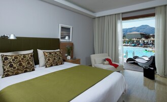 Double Room Swim Up Pool View (Relax or Activity Area) | In-room safe, desk, free WiFi, bed sheets