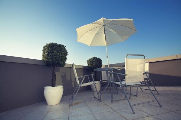 Outdoor dining - Helikon Business Hotel (Istanbul)