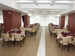 Dining - Putnik Hotel (Novi Sad)