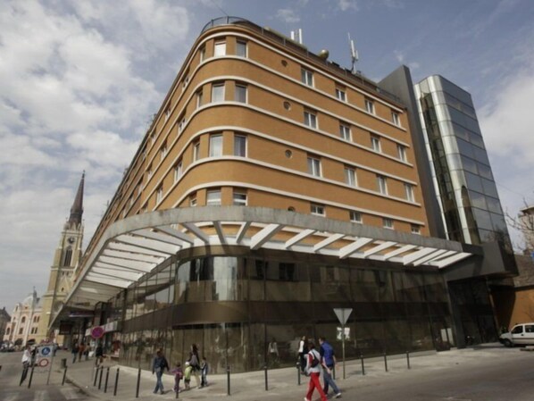 Exterior - Putnik Hotel (Novi Sad)