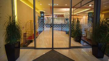 Pintu masuk properti