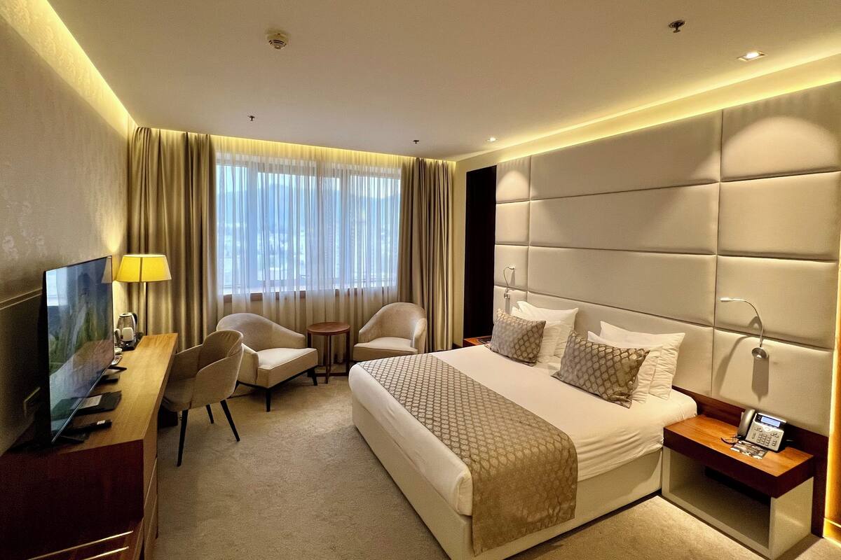 Phòng Suite Presidential | Bộ đồ giường cao cấp, minibar, két bảo mật tại phòng
