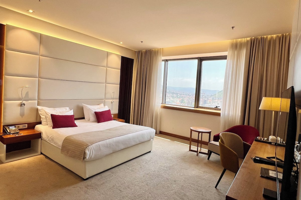 Superior tweepersoonskamer | Luxe beddengoed, een minibar, een kluis op de kamer