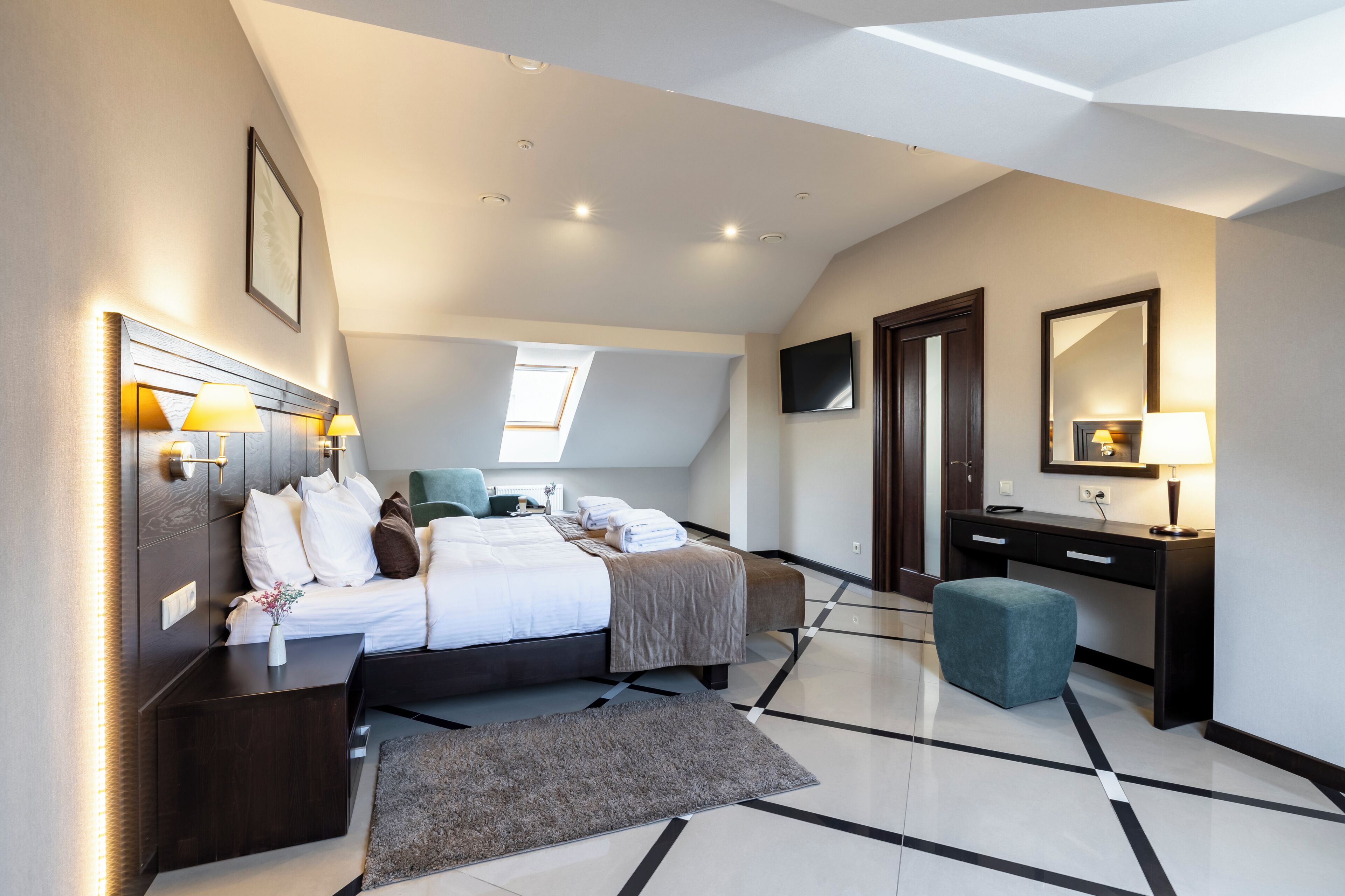 Suite, 1 Schlafzimmer | Hochwertige Bettwaren, Minibar, Zimmersafe, Schreibtisch