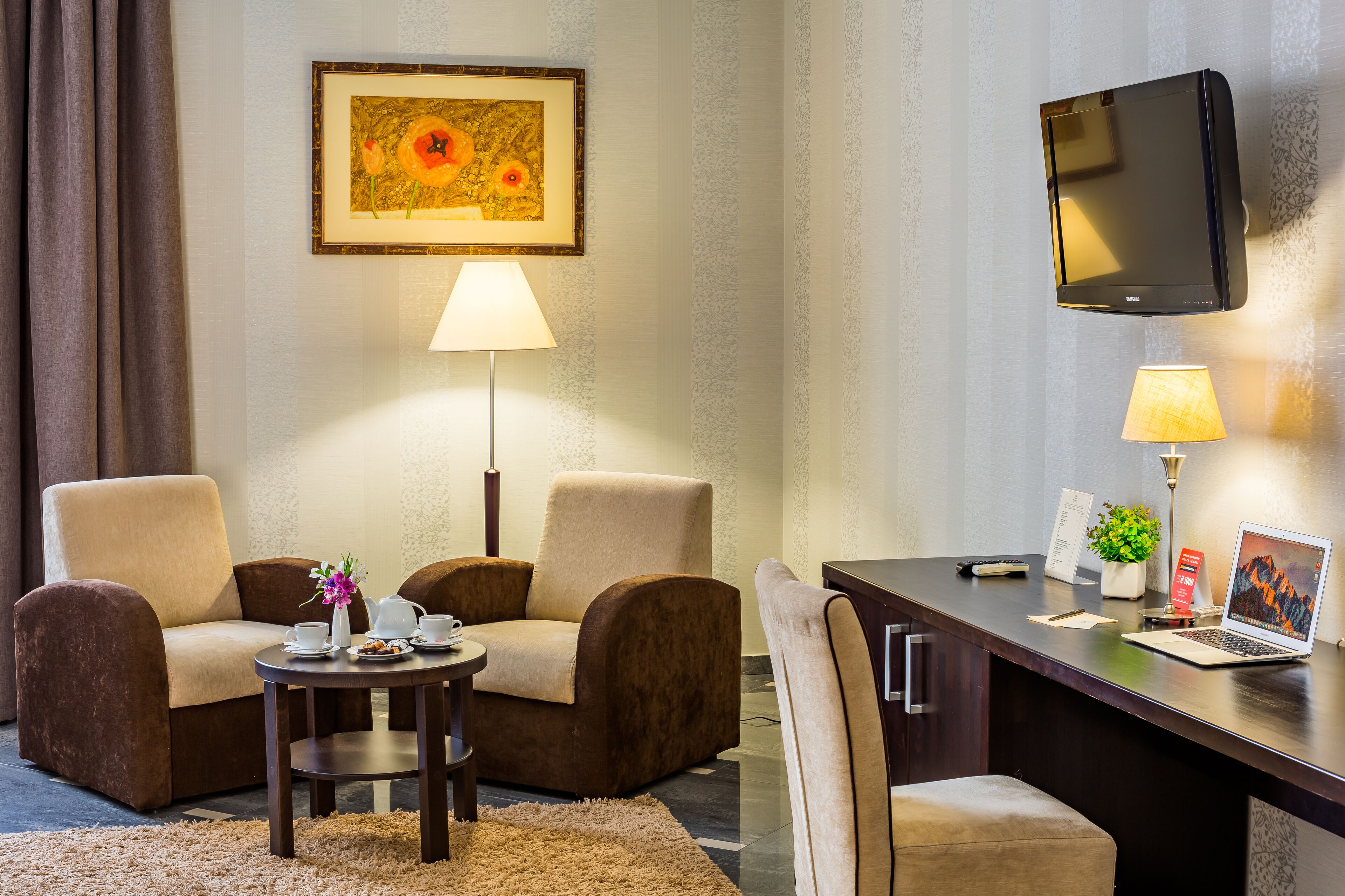 Standard Triple Room | Living area | Flat-screen TV