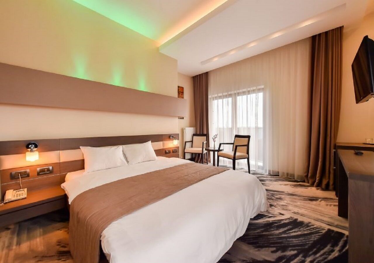 In-room safe, desk, soundproofing, WiFi (free)