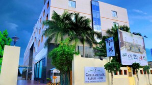 A hotel named Gokulam Park in Sabari - OMR with a signboard advertising spa services. - Gokulam Park Sabari OMR Hotel (Tirupporur)