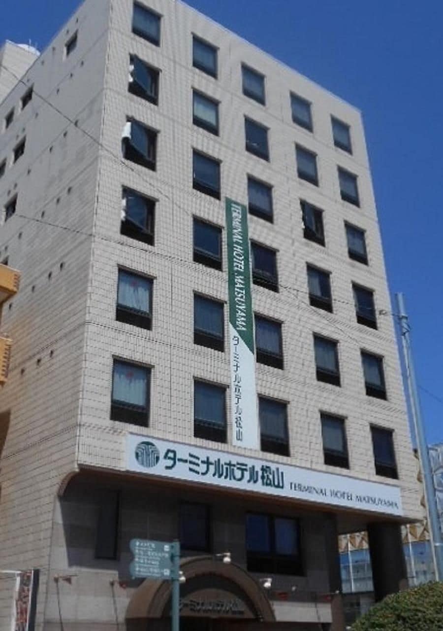 A multi-story building with a sign for the Teramachi Hotel.