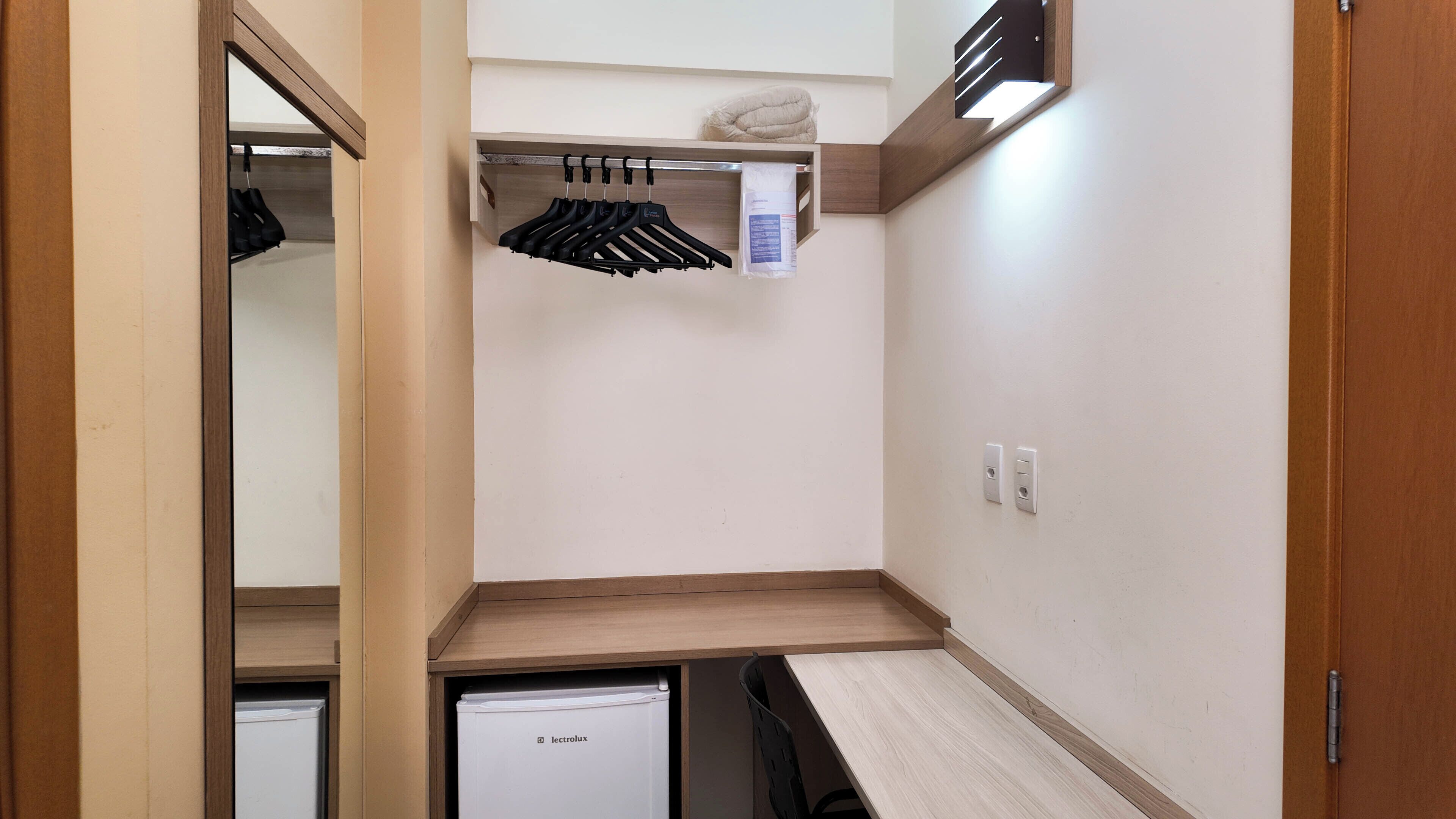 quarto twin standard | minibar, desk, blackout curtains, free wifi