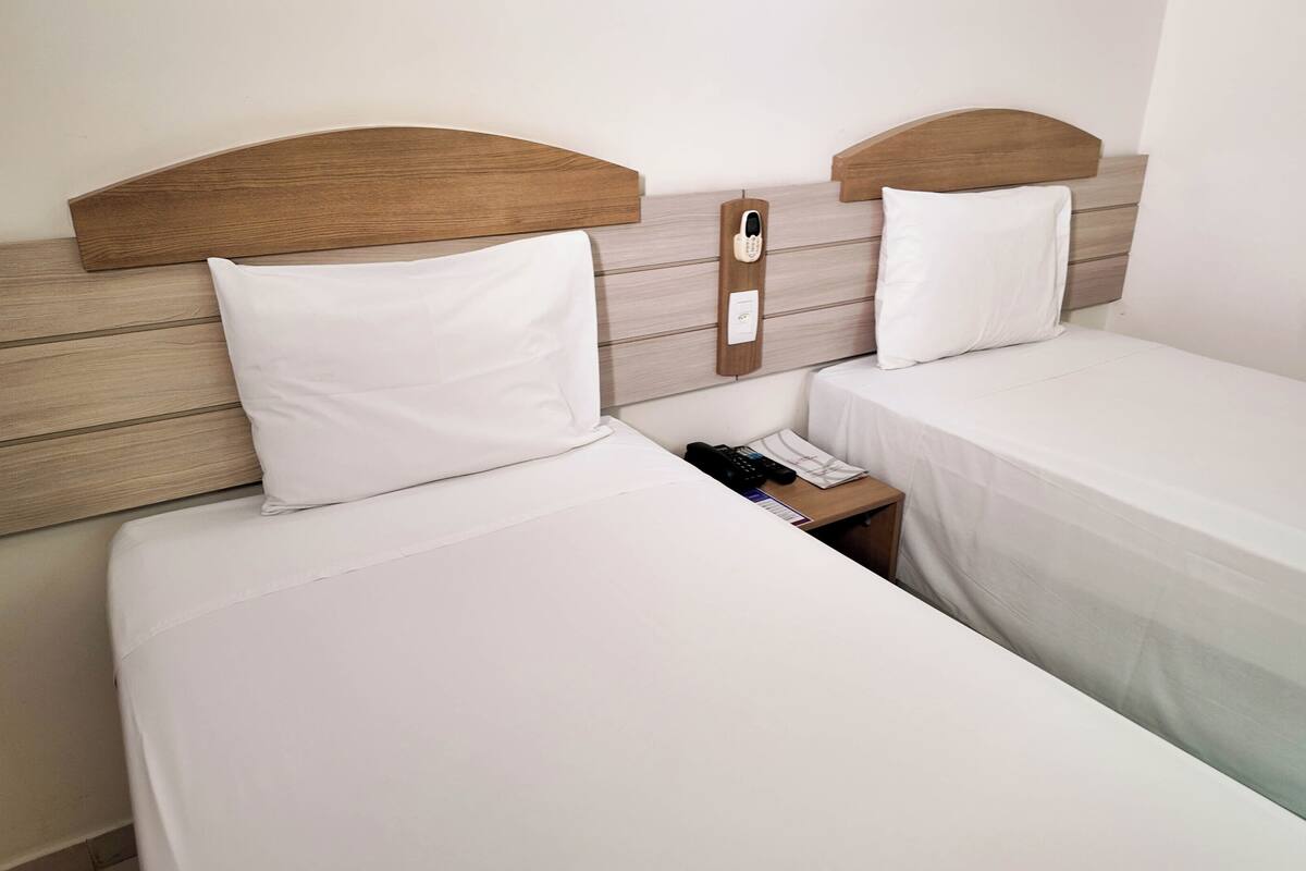 quarto twin standard | minibar, desk, blackout curtains, free wifi