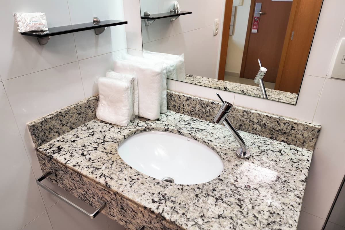 standard triple room | bathroom | shower, free toiletries, towels