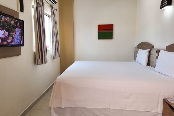 Dobbeltrom – standard | Minibar, skrivebord, blendingsgardiner og wi-fi (inkludert)