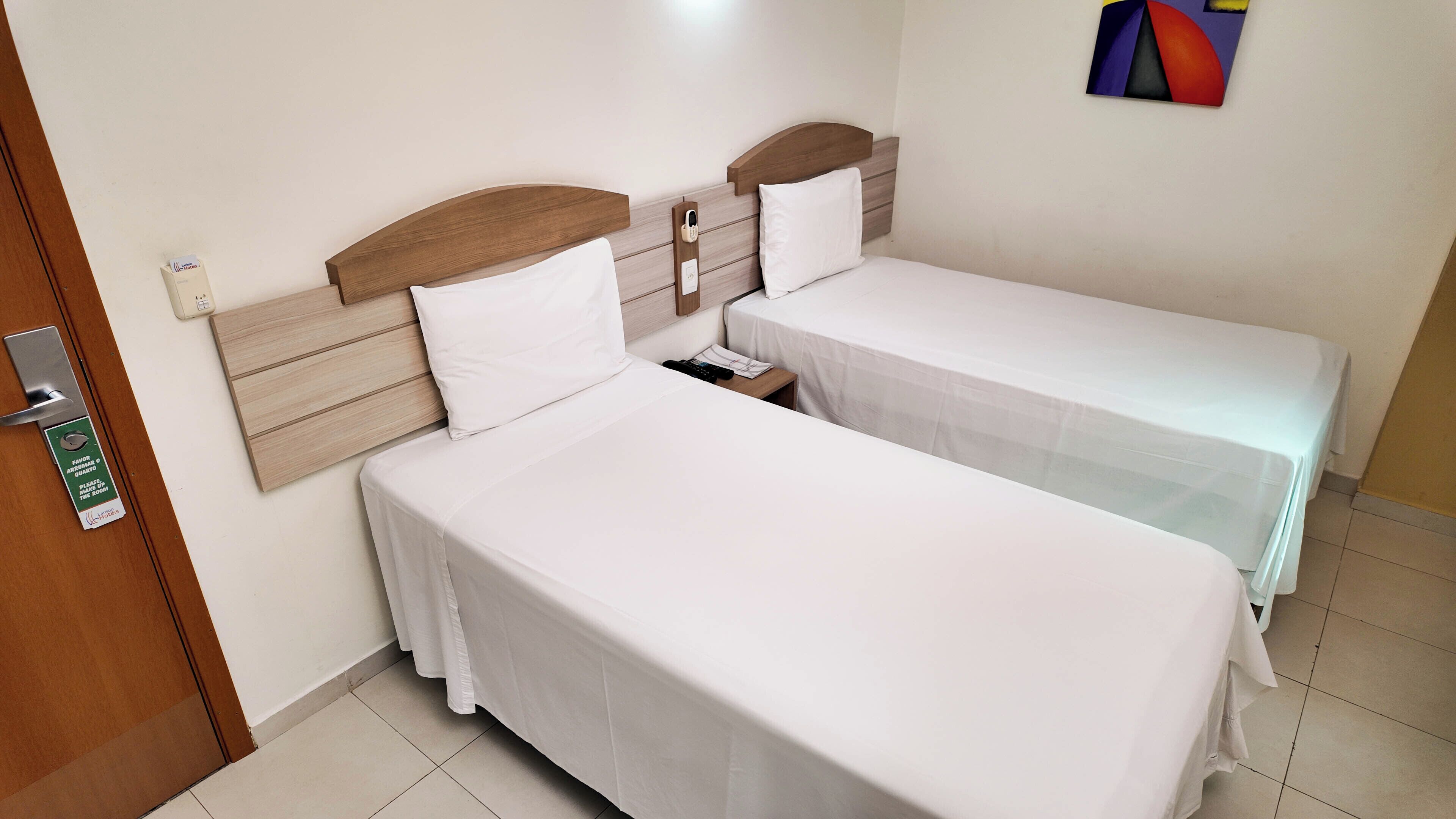 quarto twin standard | minibar, desk, blackout curtains, free wifi