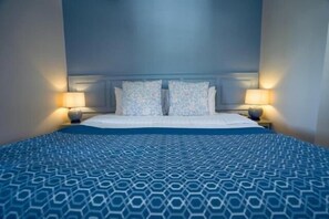 Premium bedding, desk, iron/ironing board, free WiFi - Guys Thatched Hamlet (GARSTANG)