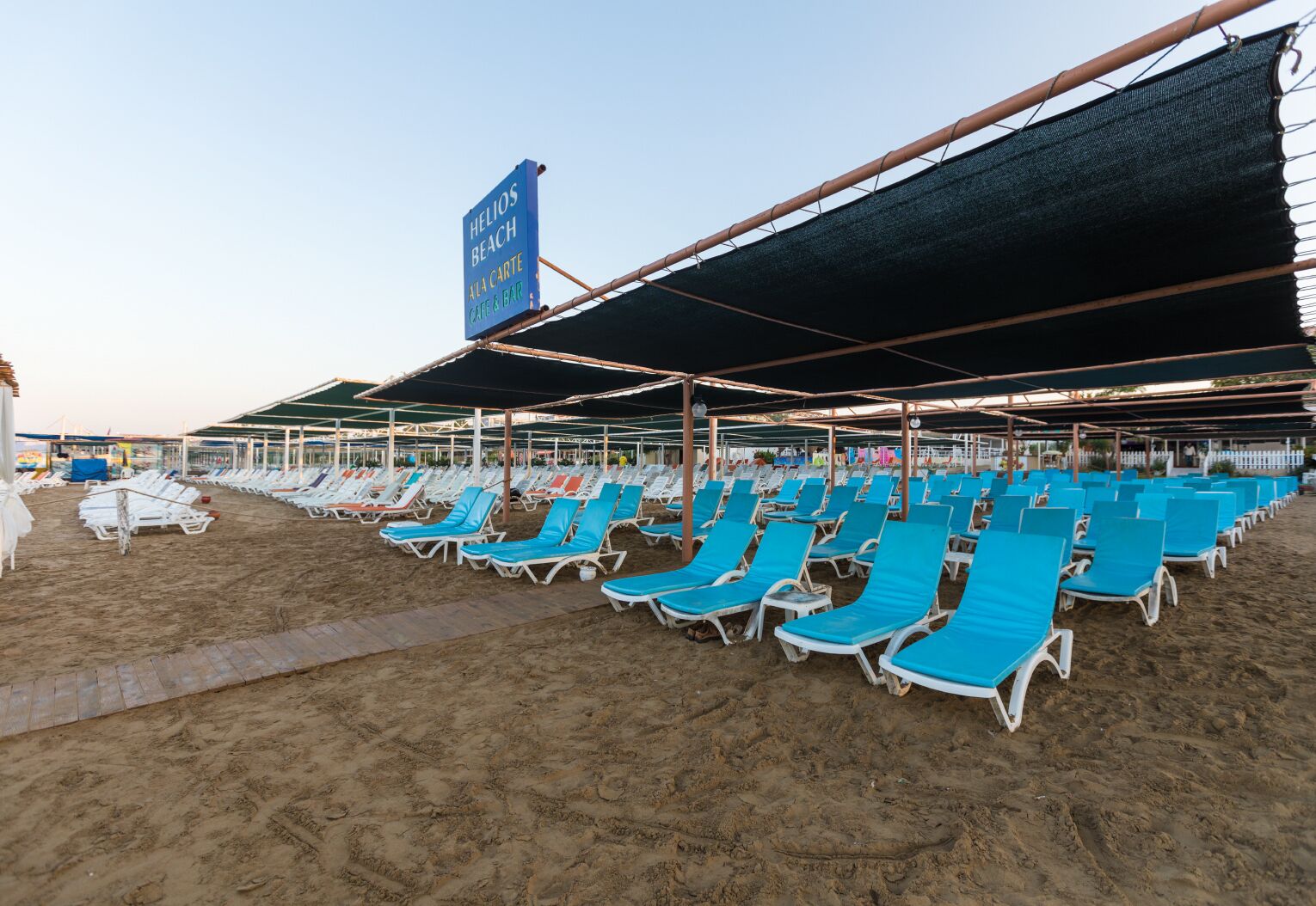 Privat strand og sandvolleyball