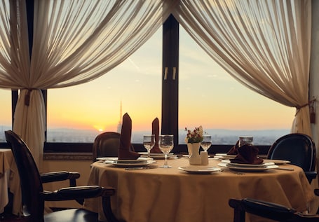 Breakfast, lunch and dinner served