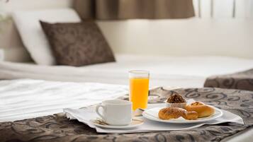 Minibar, desk, laptop workspace, free WiFi