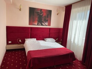 小型套房 | 起居区 | 平板电视