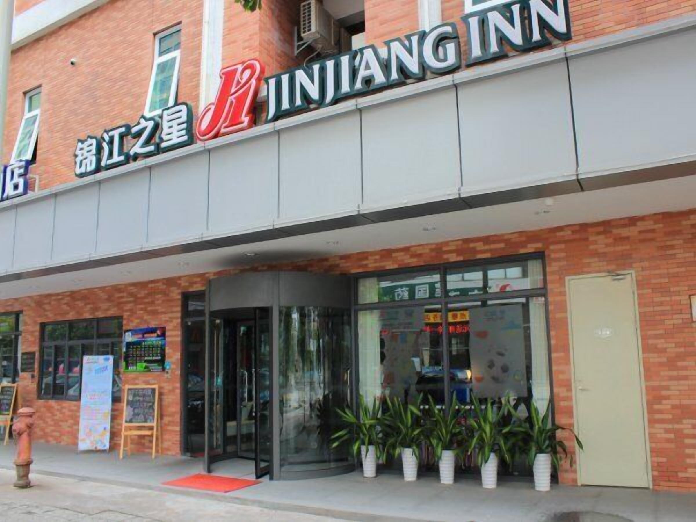 Pintu masuk properti