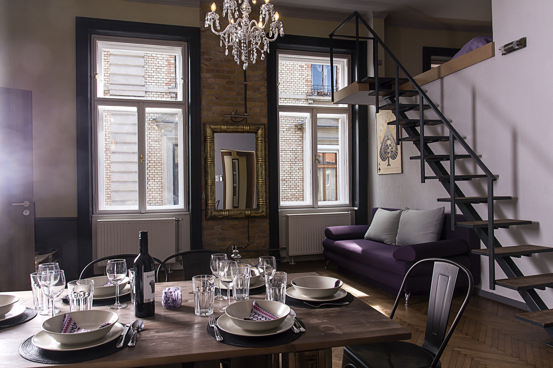 Zimmersafe, Schreibtisch, Bügeleisen/Bügelbrett, Wecker