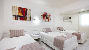 Comfort Suite | Minibar, in-room safe, desk, blackout curtains