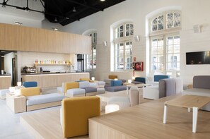 Bar (on property) - Up Station Hostel (Valencia)