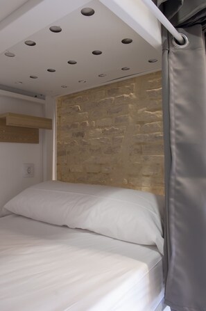 In-room safe, blackout drapes, free WiFi - Up Station Hostel (Valencia)