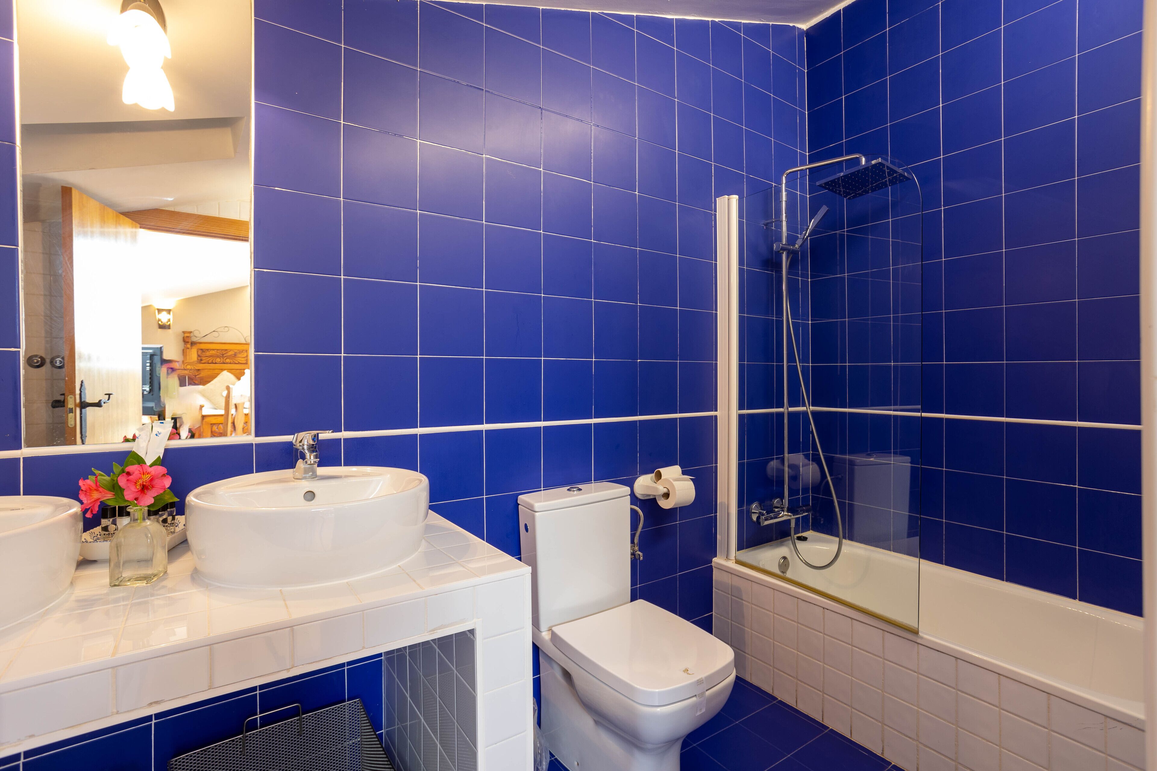 double room | bathroom | shower, deep-soaking bathtub, free toiletries, hair dryer