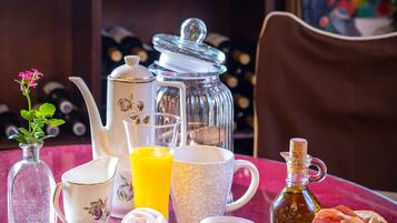 Se ofrece un desayuno continental (6 EUR por persona)