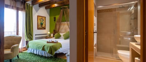 Habitación doble | Baño | Regadera, tina profunda, amenidades de baño gratuitas